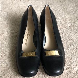 Classic black Ferragamo pump - 8.5B